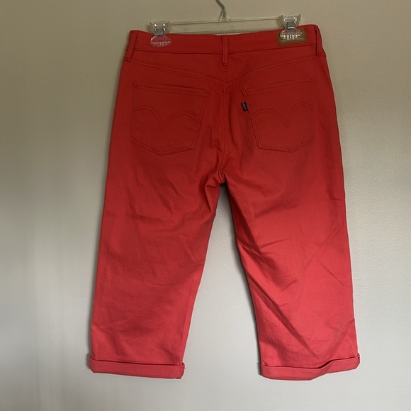 Women's coral Levi’s capris Jeans - Picture 3 of 3